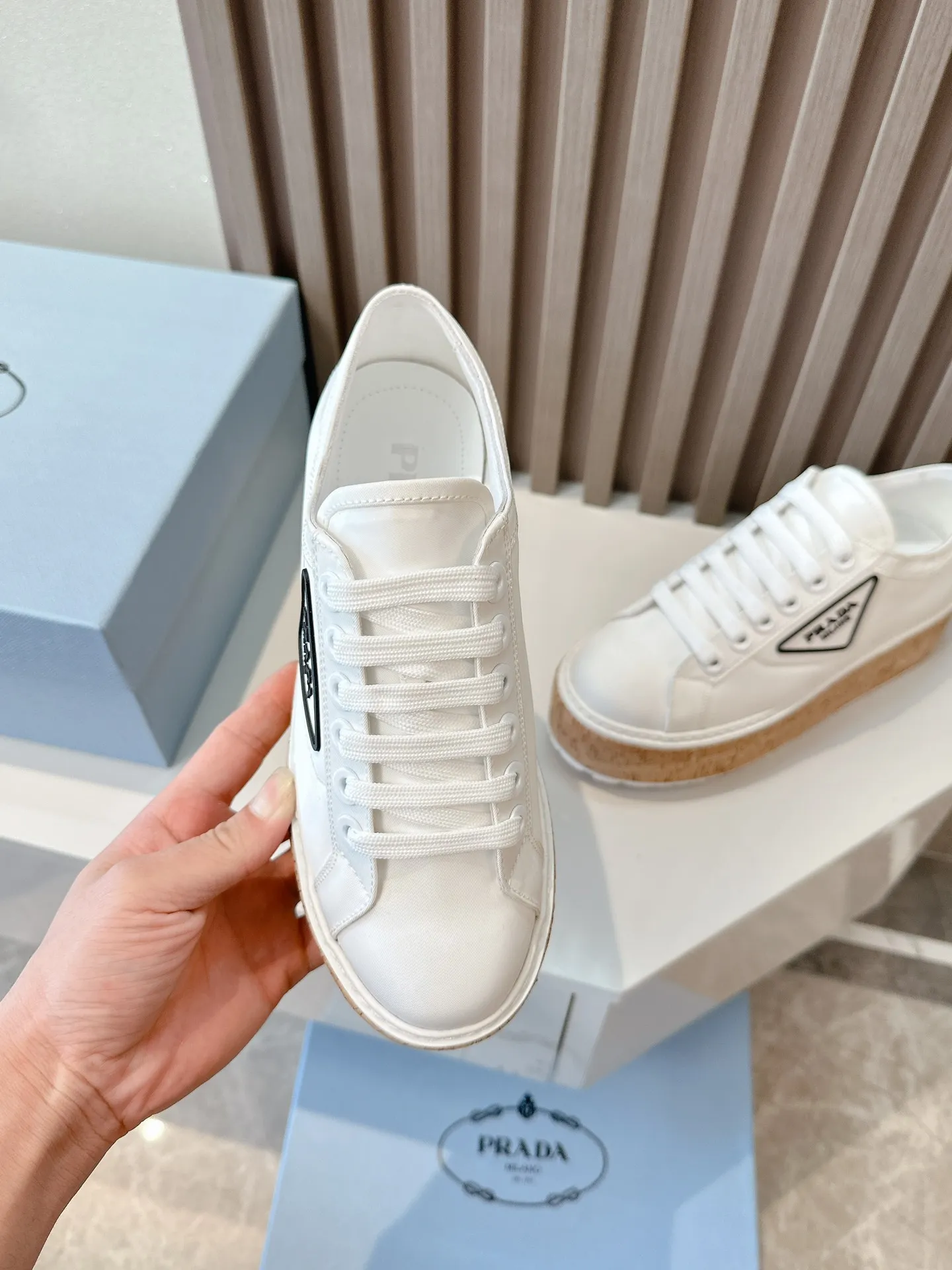 👟👟Ex-factory price 500👟👟 ☑️SNGG ｜Thick-soled high-explosive shoes Super hot Prada Prada 2024 latest spring and summer sawtooth Roman ultra-light thick-soled shoes! Retro, fashionable and avant-garde gear teeth make the whole pair of shoes light, comfortable and brightly colored to satisfy a variety of choices for fashionable people of different styles! The iconic molded injection triangle logo is matched with the shape of the upper foot 🦶🏻It’s super nice, every element is fashionable! - MATERIAL Material - ⇢ Upper: imported silk nylon twill ⇢ Lining: sheepskin lining ⇢ Outsole: TPU wood grain rubber combination outsole ⇢size：#35～40